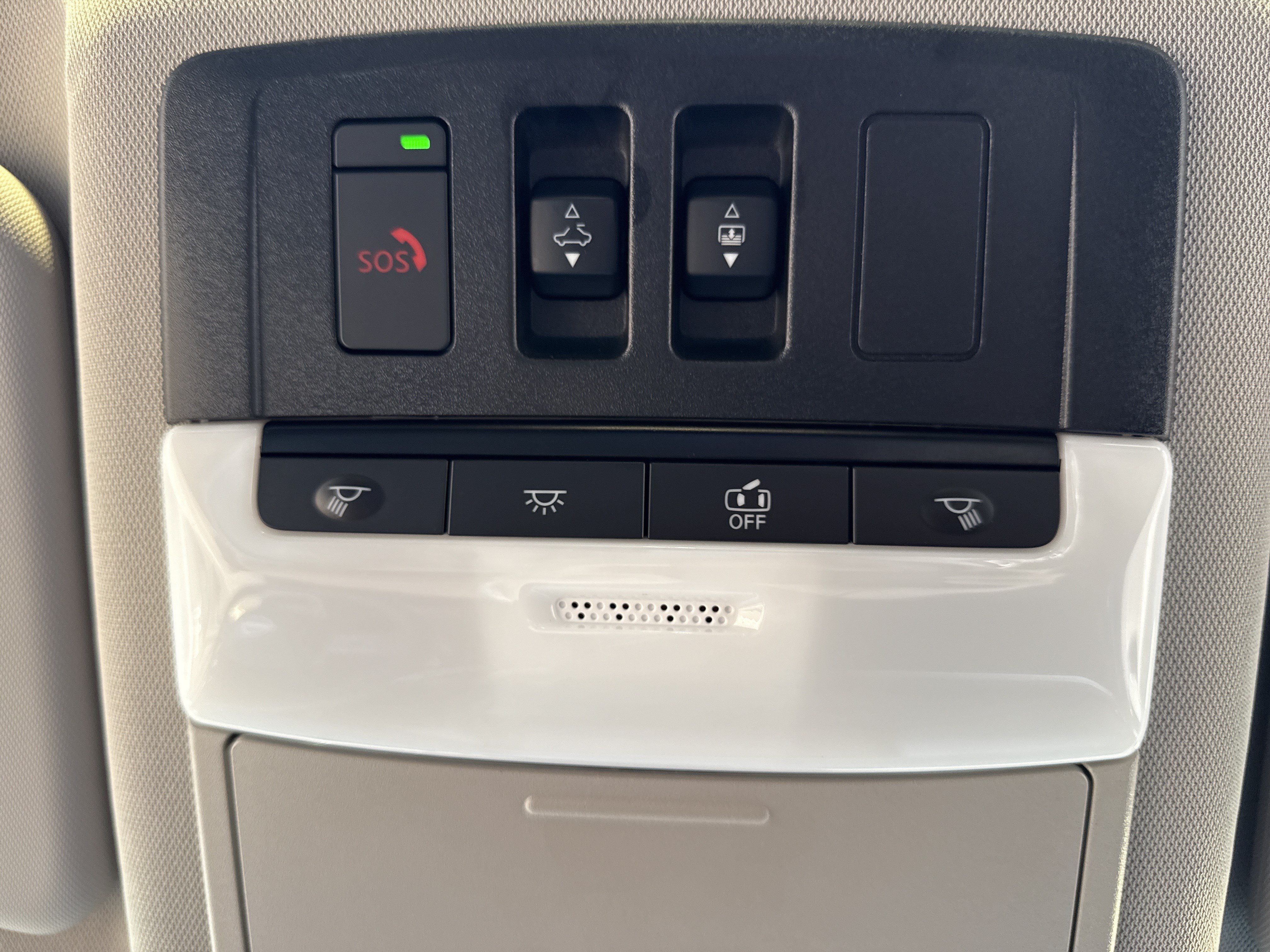Used 2026 Champagne Silver Metallic/Super Black Nissan Platinum image 11
