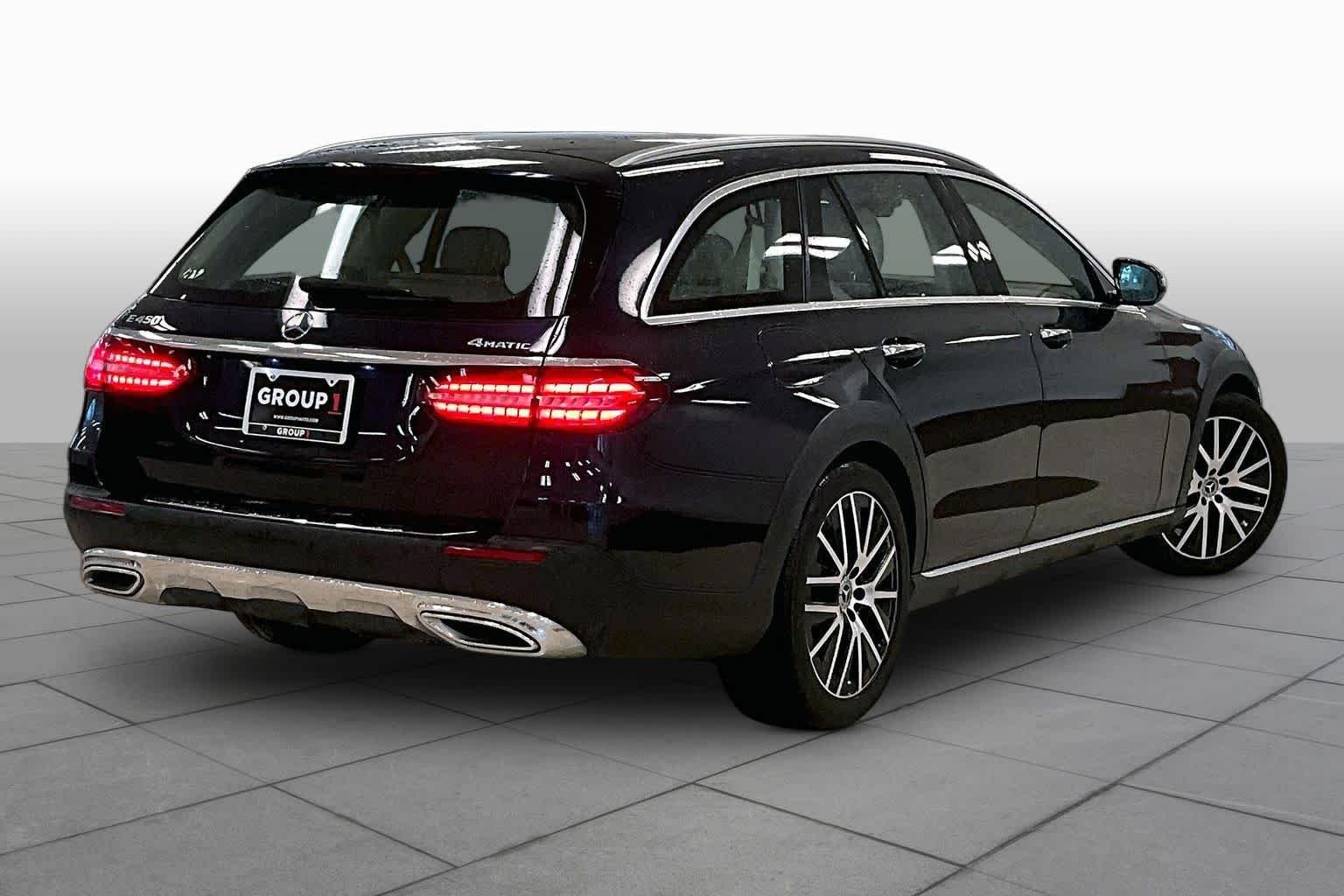 Used 2022 Nautical Blue Metallic Mercedes-Benz E 450 image 12