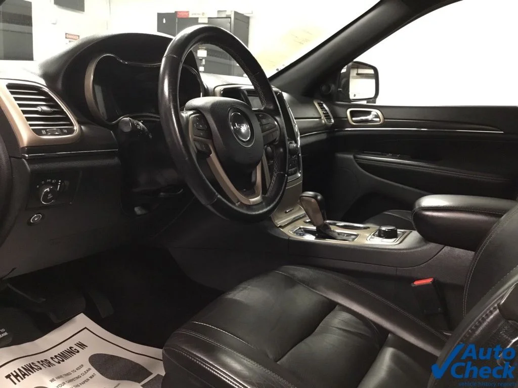 Used 2016 Silver Jeep Limited image 24