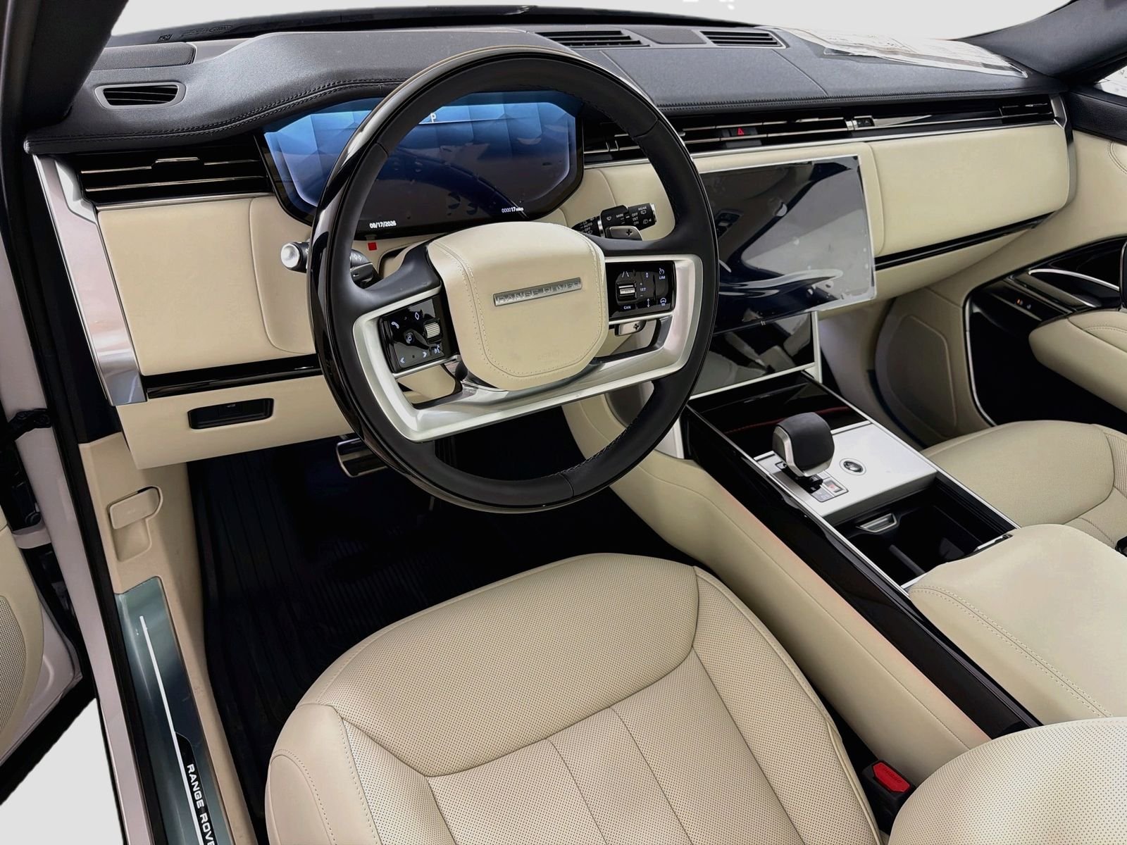 New 2026 Ostuni Pearl White Land Rover SE image 10
