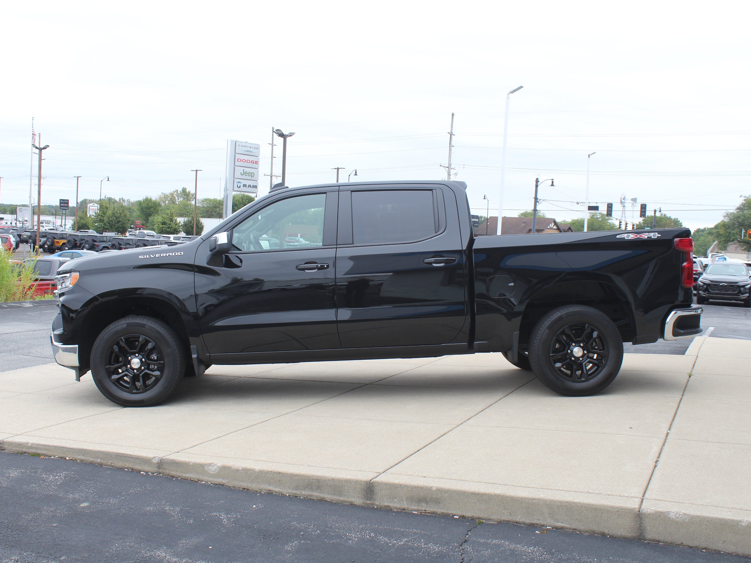 2026 Chevrolet Silverado 1500 LT - Photo 9