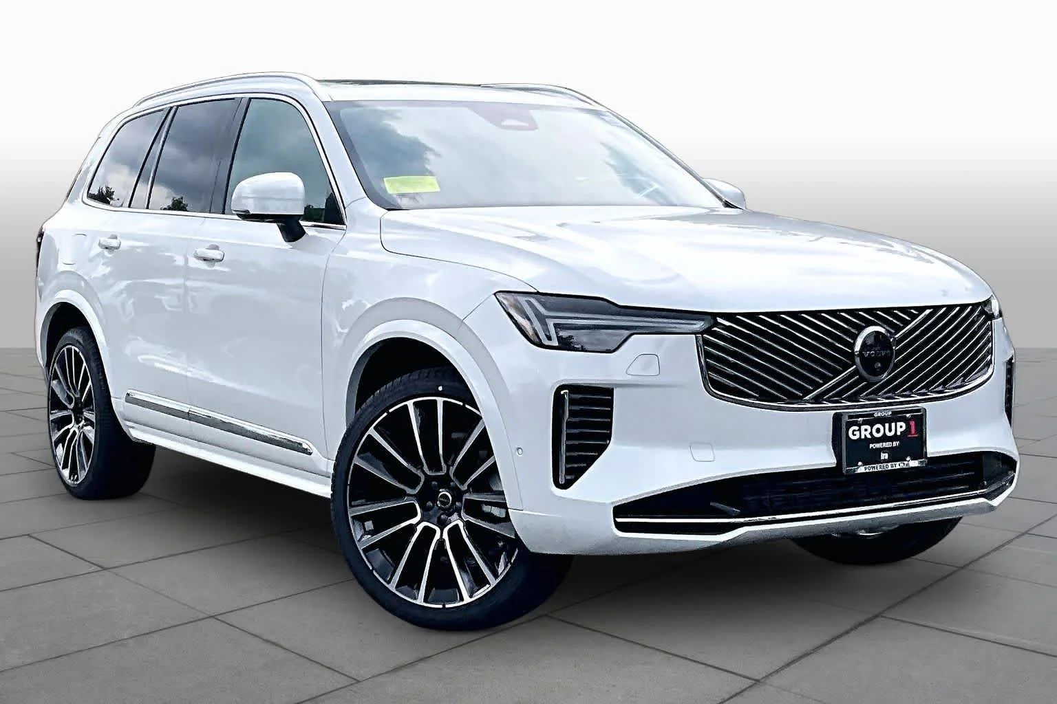 New 2026 Crystal White Volvo Plus image 17