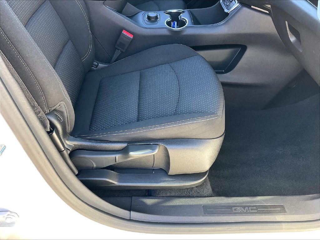Used 2024 Summit White GMC SLE image 35