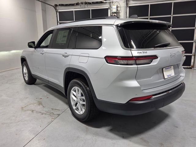 New 2026 Silver Zynith Exterior Paint Jeep Laredo X image 9
