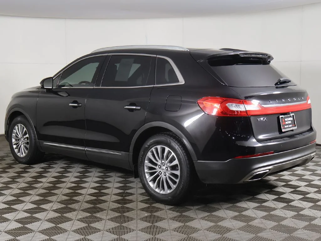 Used 2017 Black Lincoln Select image 10