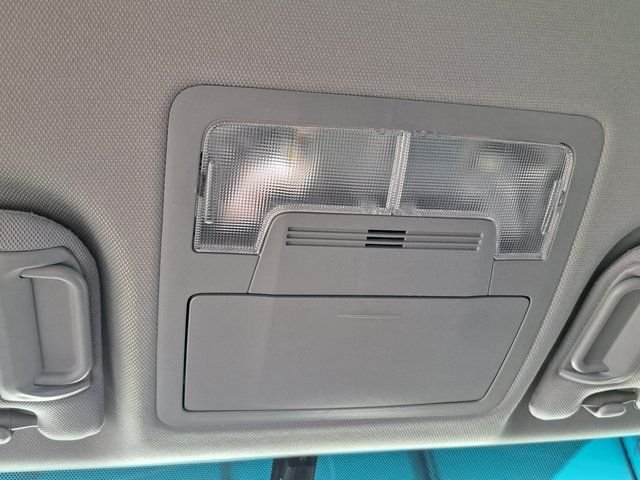 Used 2015 Silver Toyota SE image 18