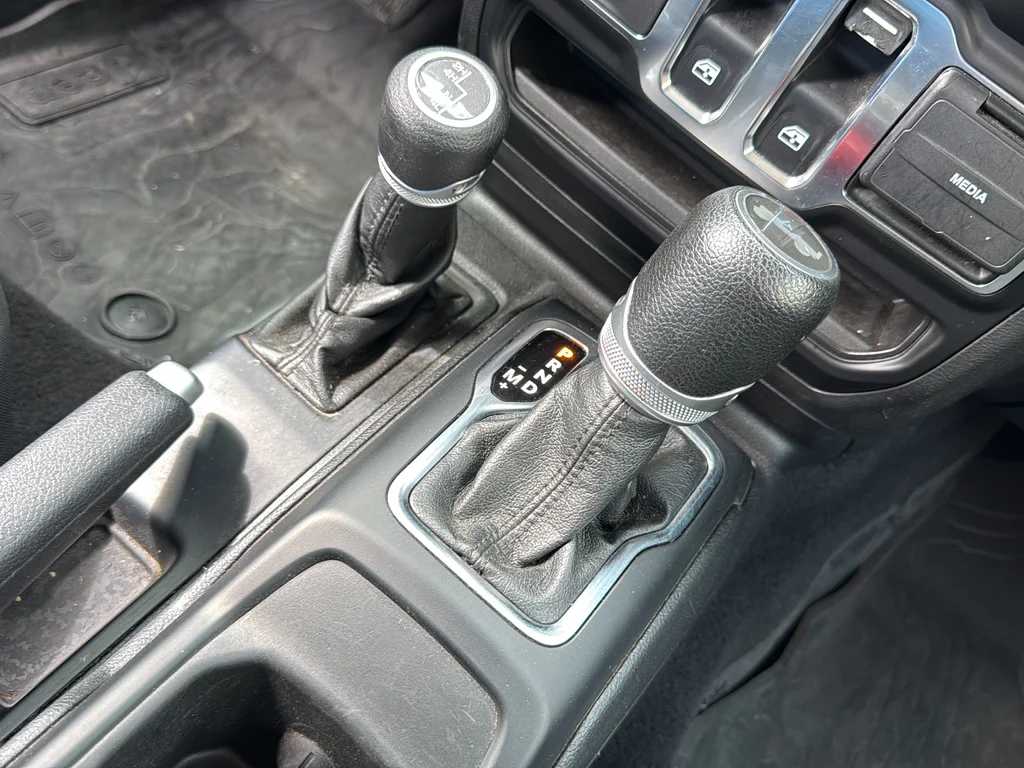 Used 2021 Green Jeep Sport S image 36