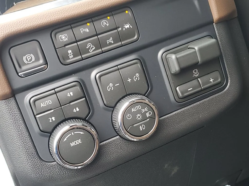 2027 Chevrolet Suburban High Country - Photo 8