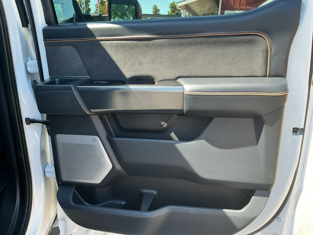 Used 2024 STAR WHITE Ford Platinum image 17