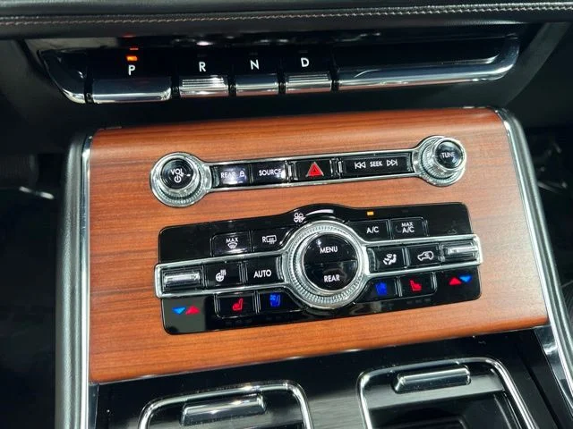 Used 2023 Red Lincoln Reserve image 17