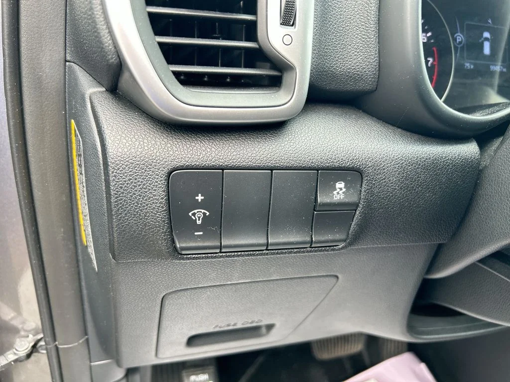Used 2017 Silver Kia LX image 19
