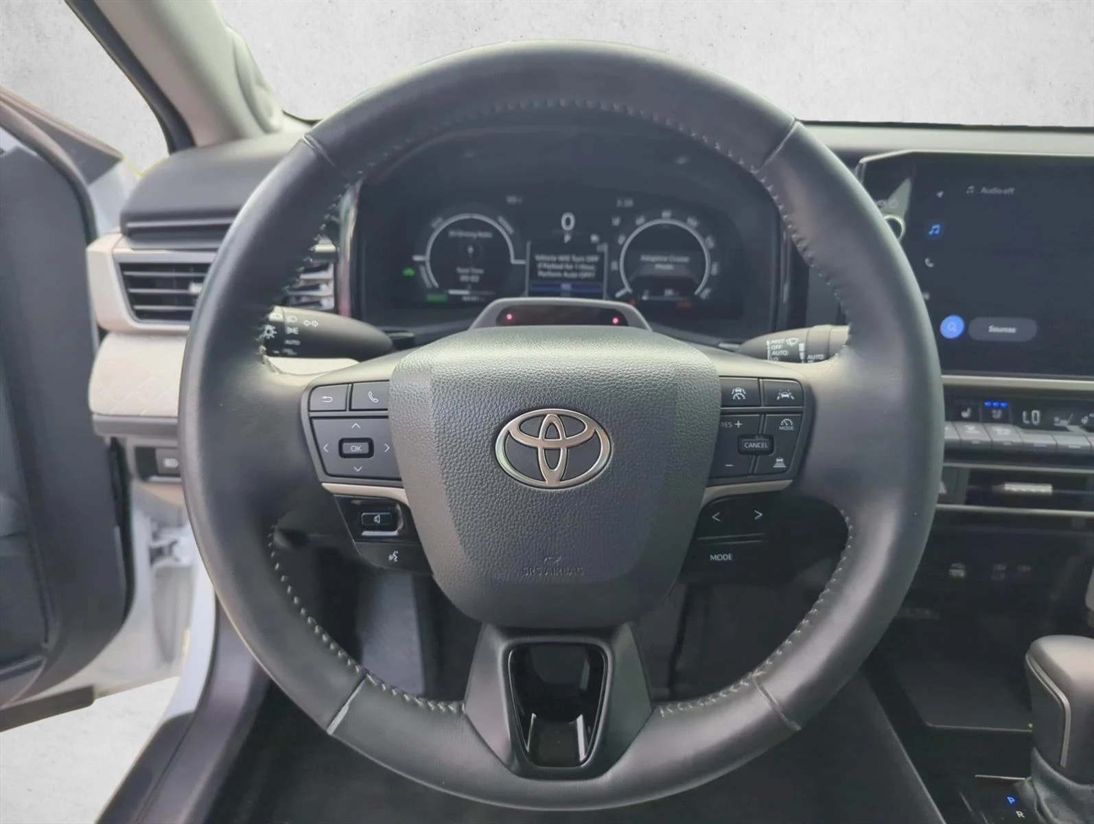 Used 2025 Wind Chill Pearl Toyota XLE image 13