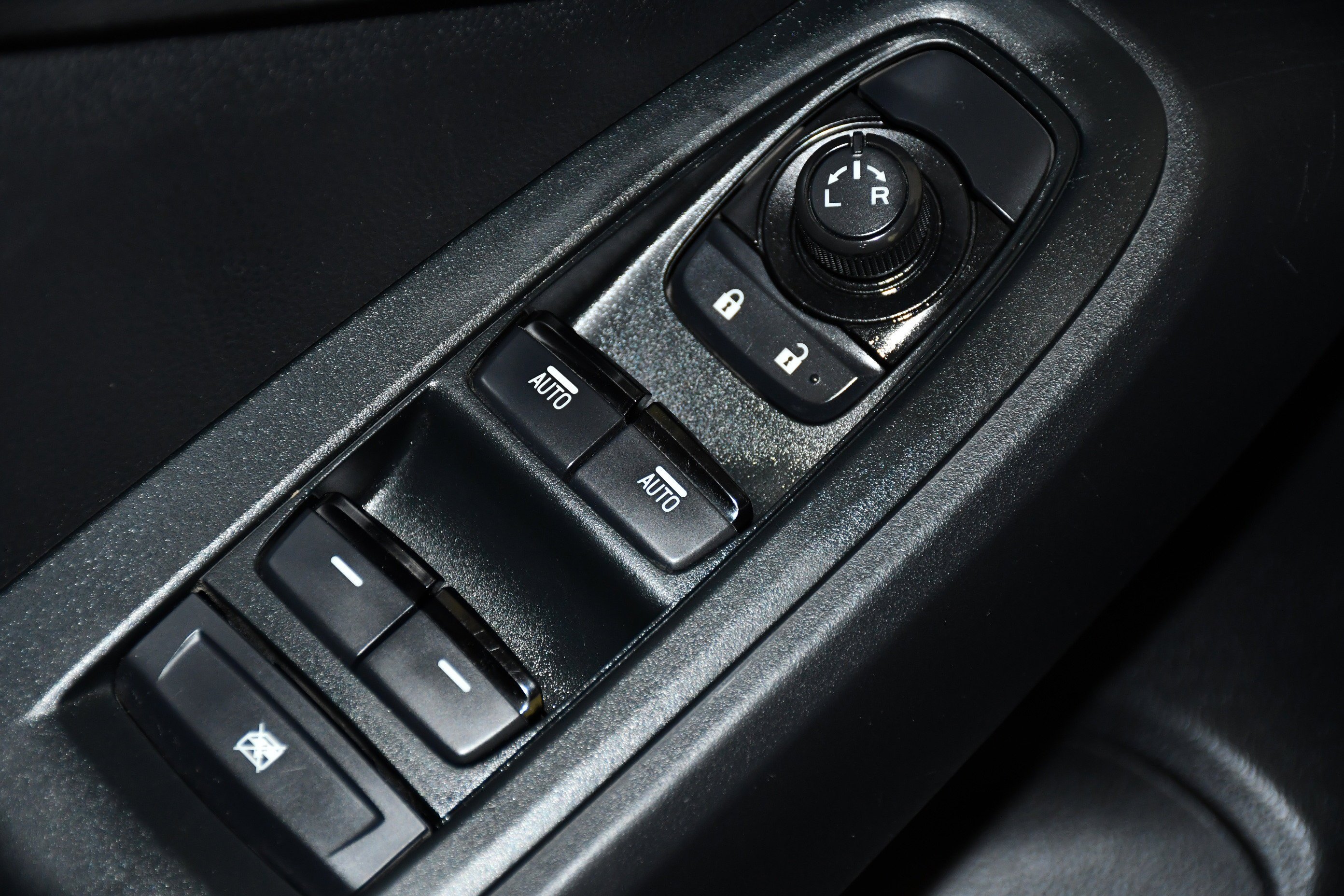 Used 2024 Crystal White Pearl Subaru Base image 33