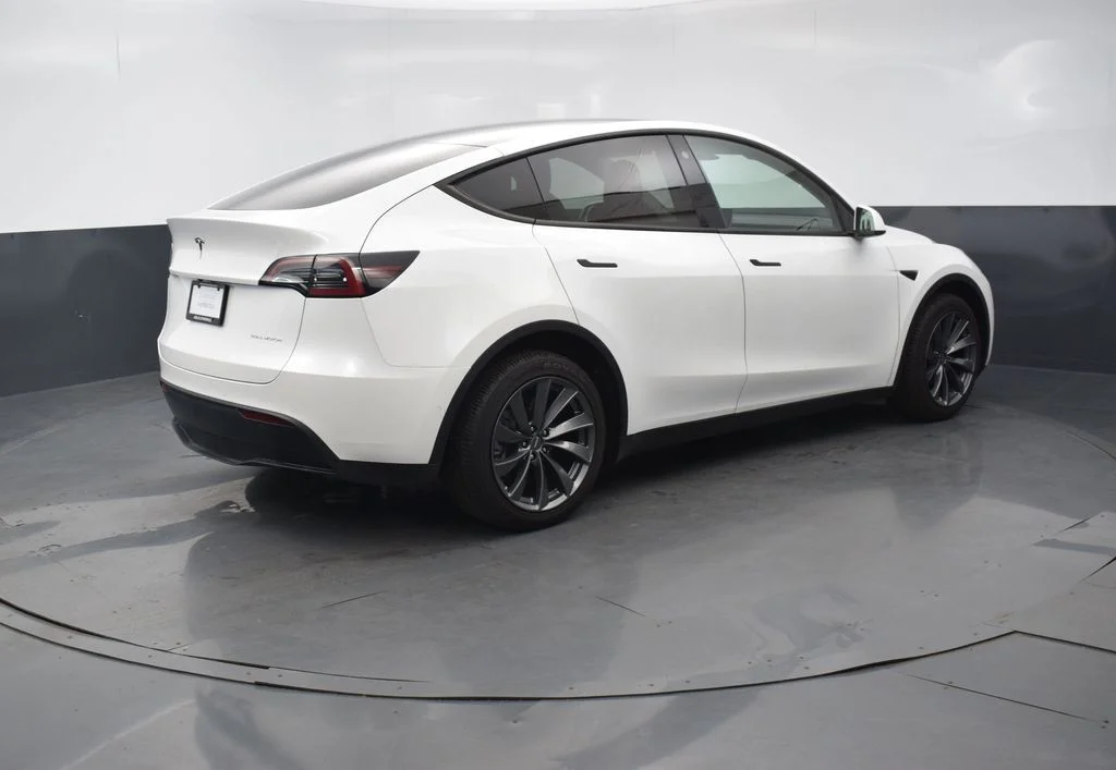 Used 2022 White Tesla Long Range image 6