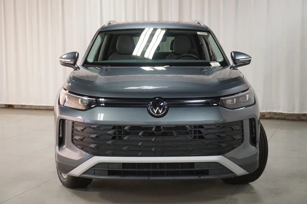 New 2026 Platinum Gray Volkswagen 2.0T SE image 5