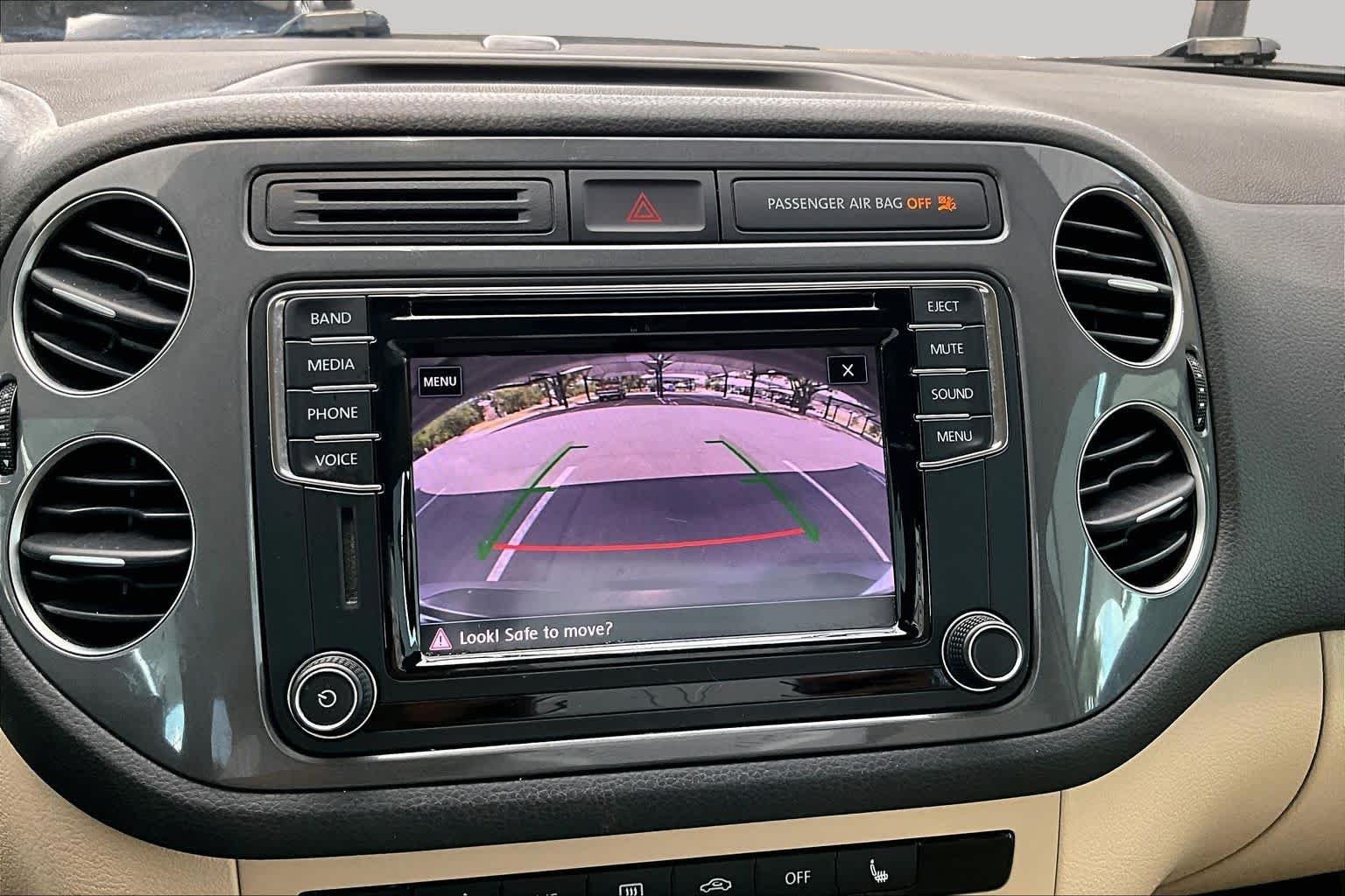Used 2017  Volkswagen  image 27