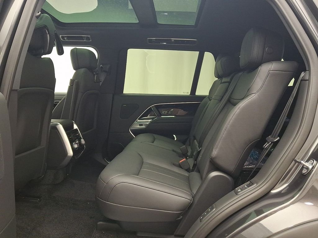 New 2026 Carpathian Grey Land Rover SE image 6