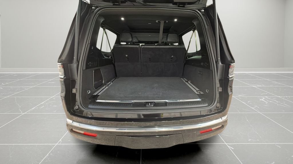 Used 2024 Black Jeep L image 16
