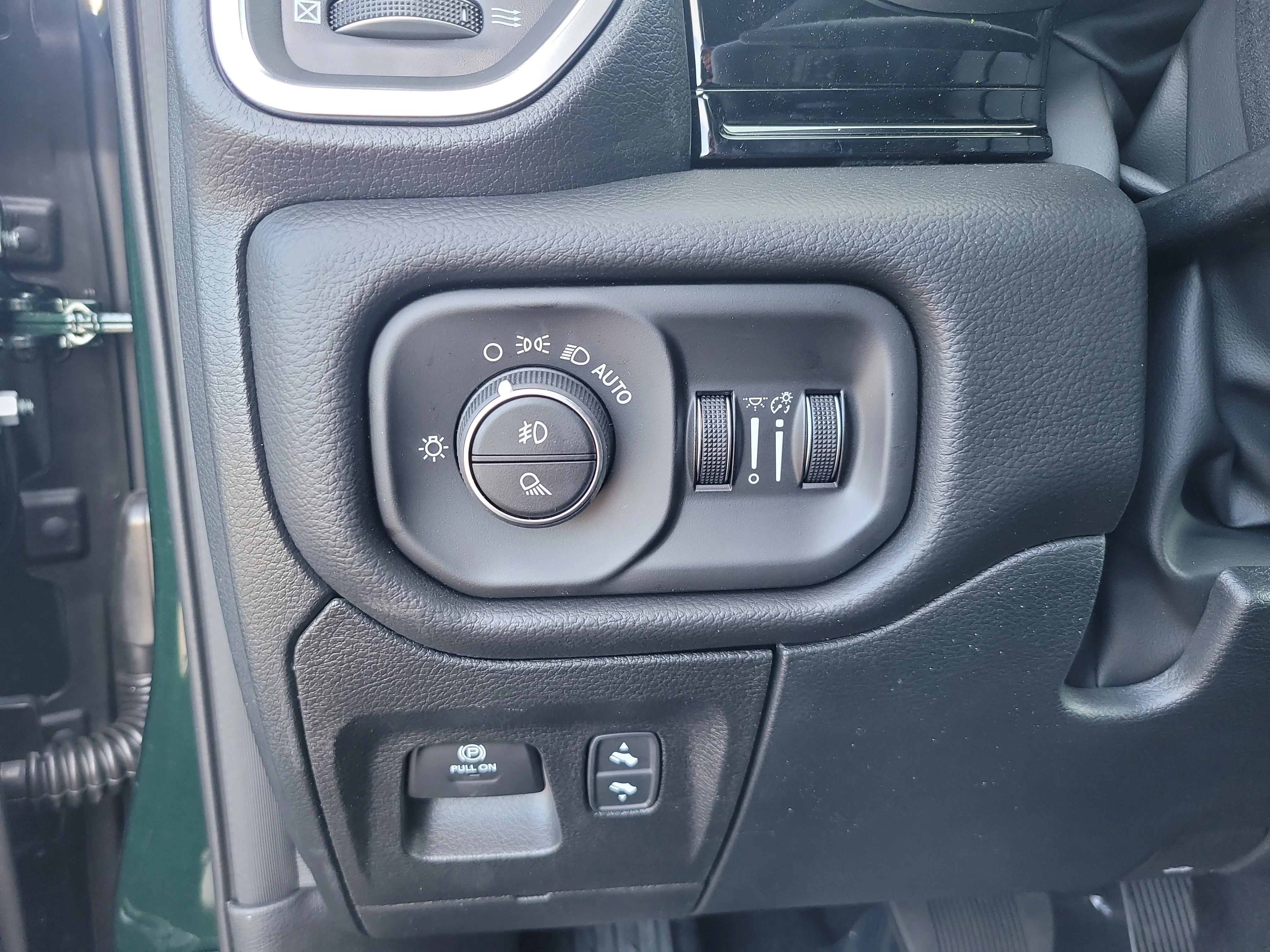 New 2026 Serrano Green Metallic Ram Laramie image 21