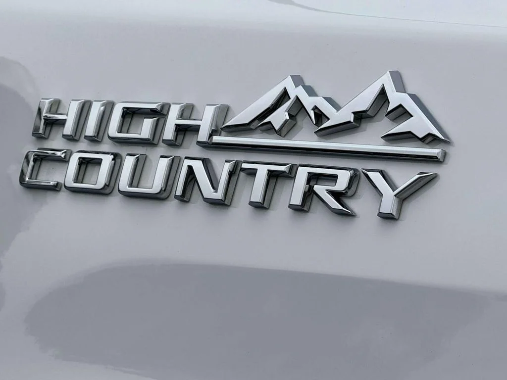Used 2021 White Chevrolet High Country image 12