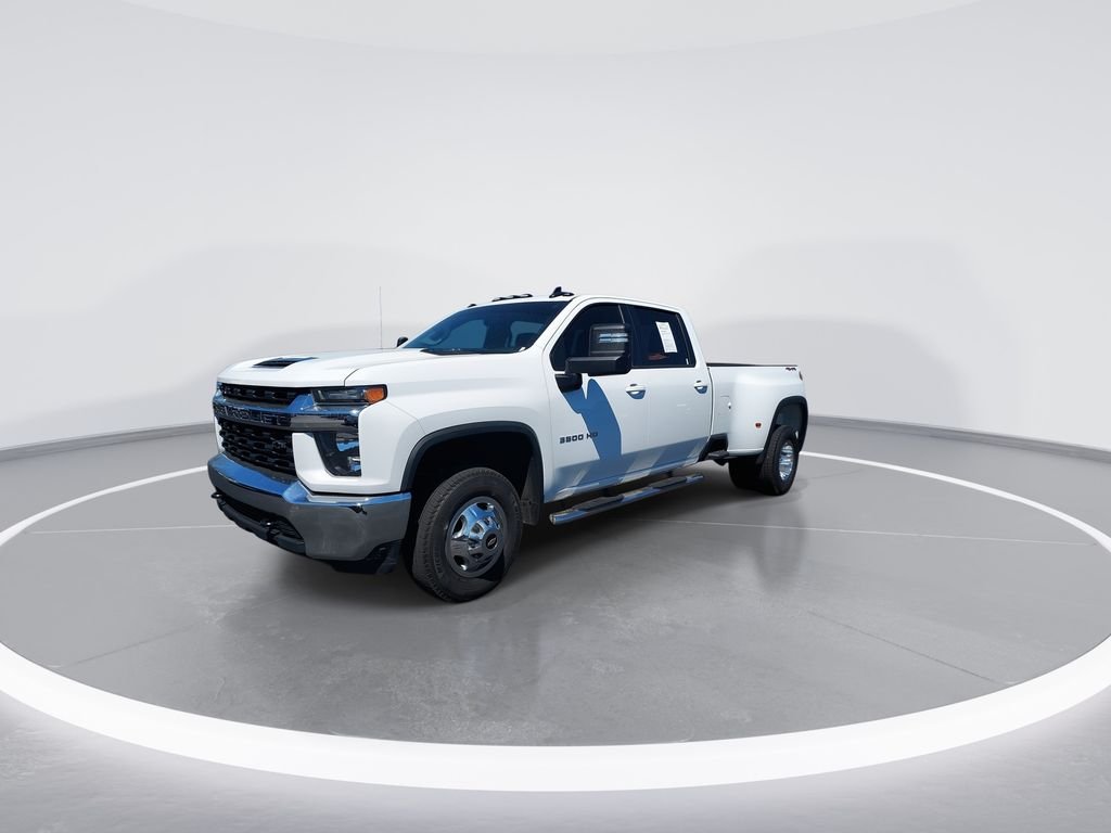 Used 2021 White Chevrolet LT image 4