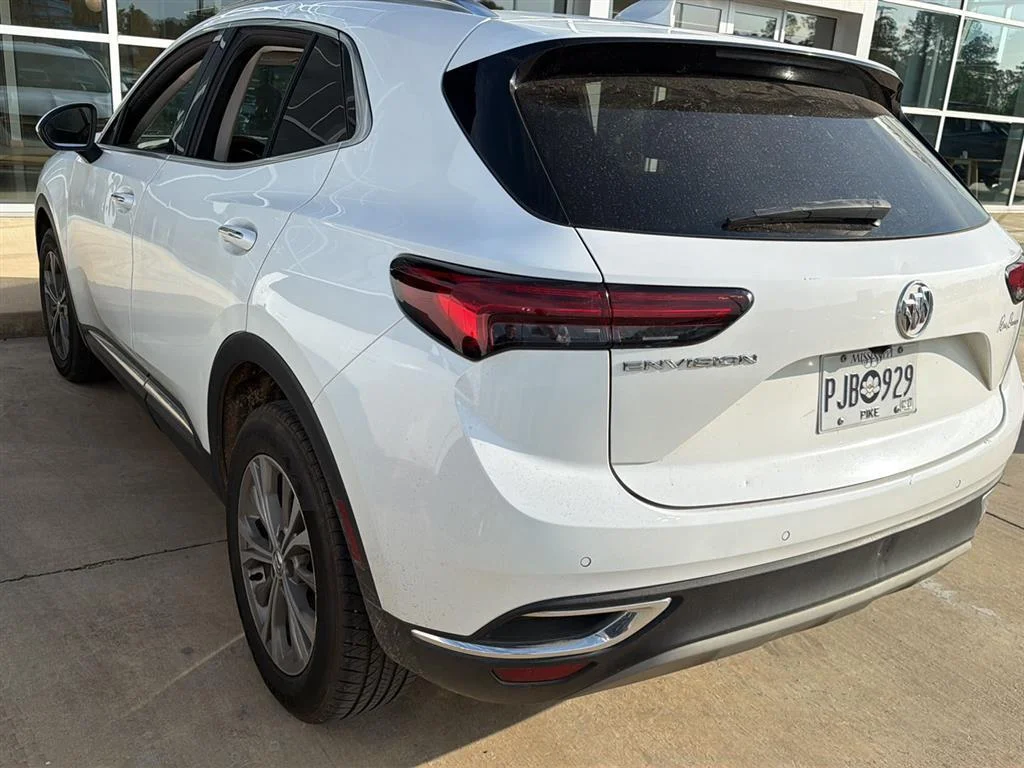 Used 2023 Summit White Buick Preferred image 3