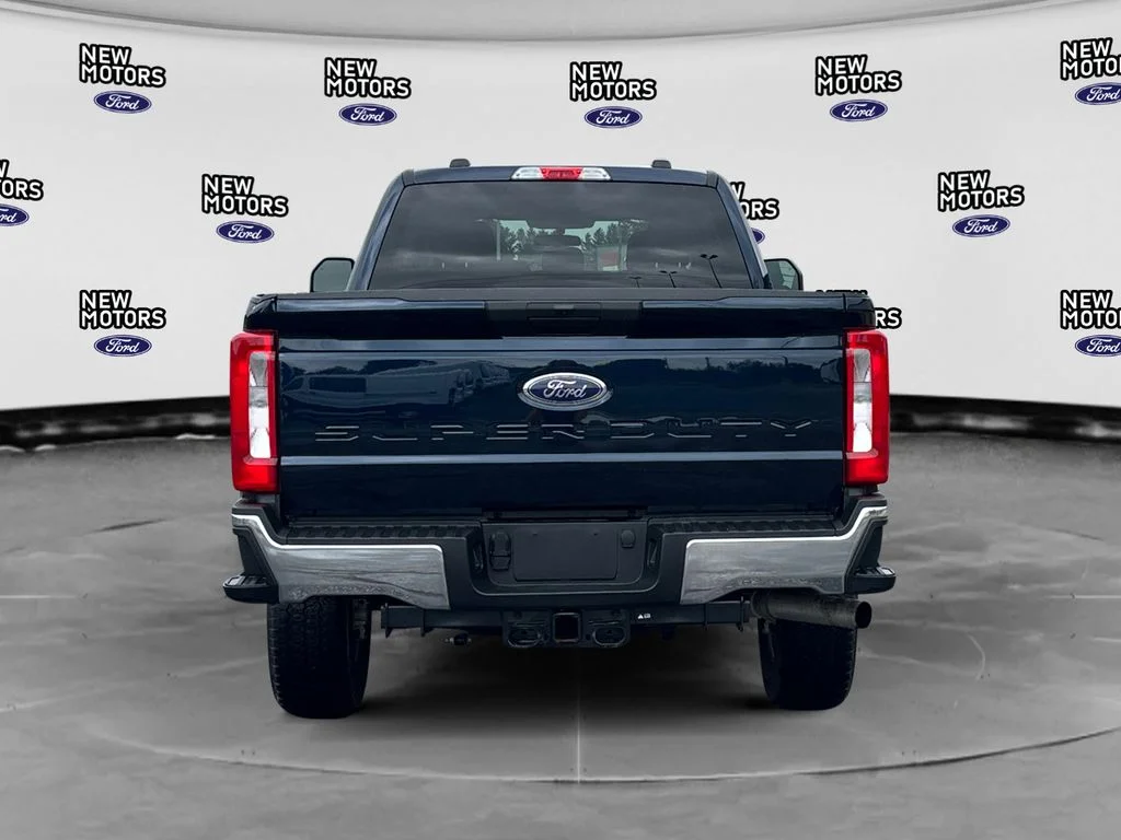 Used 2024 Blue Metallic Ford XLT image 4