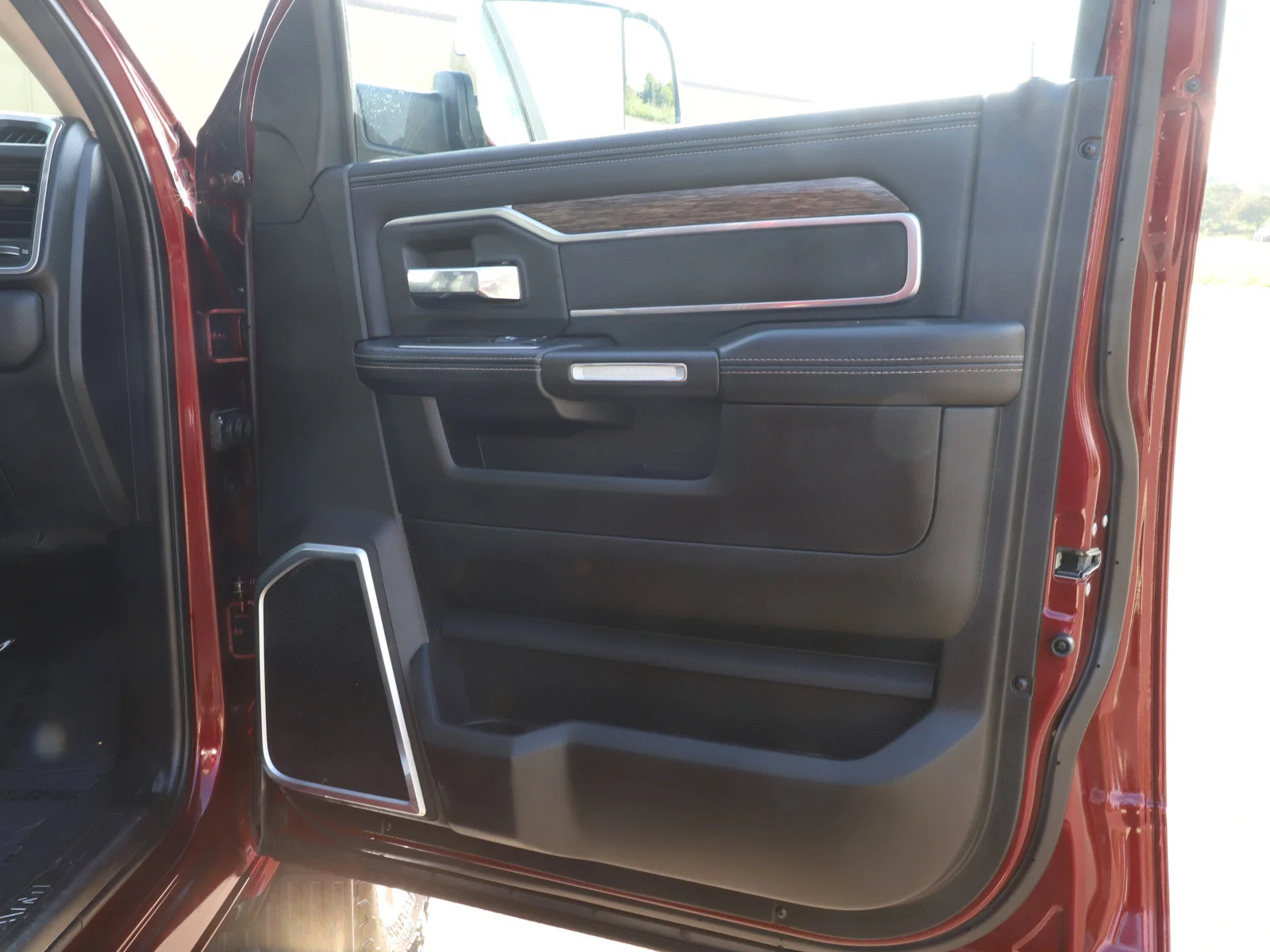 Used 2019 Delmonico Red Pearlcoat Ram Laramie image 9