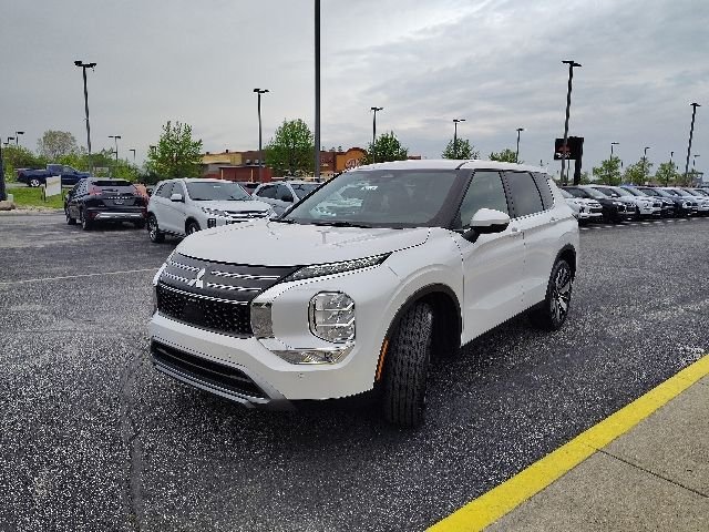 New 2026 White Mitsubishi SE image 3