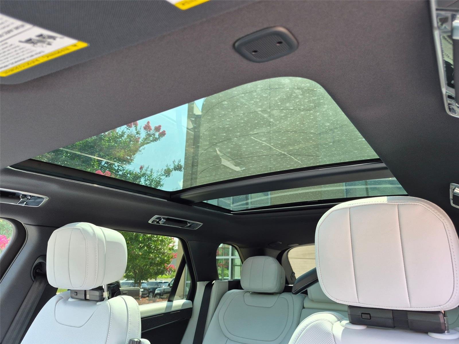 New 2026 Fuji White Land Rover SE image 13
