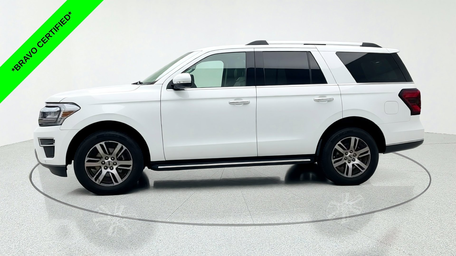 Used 2022  Ford Limited image 5