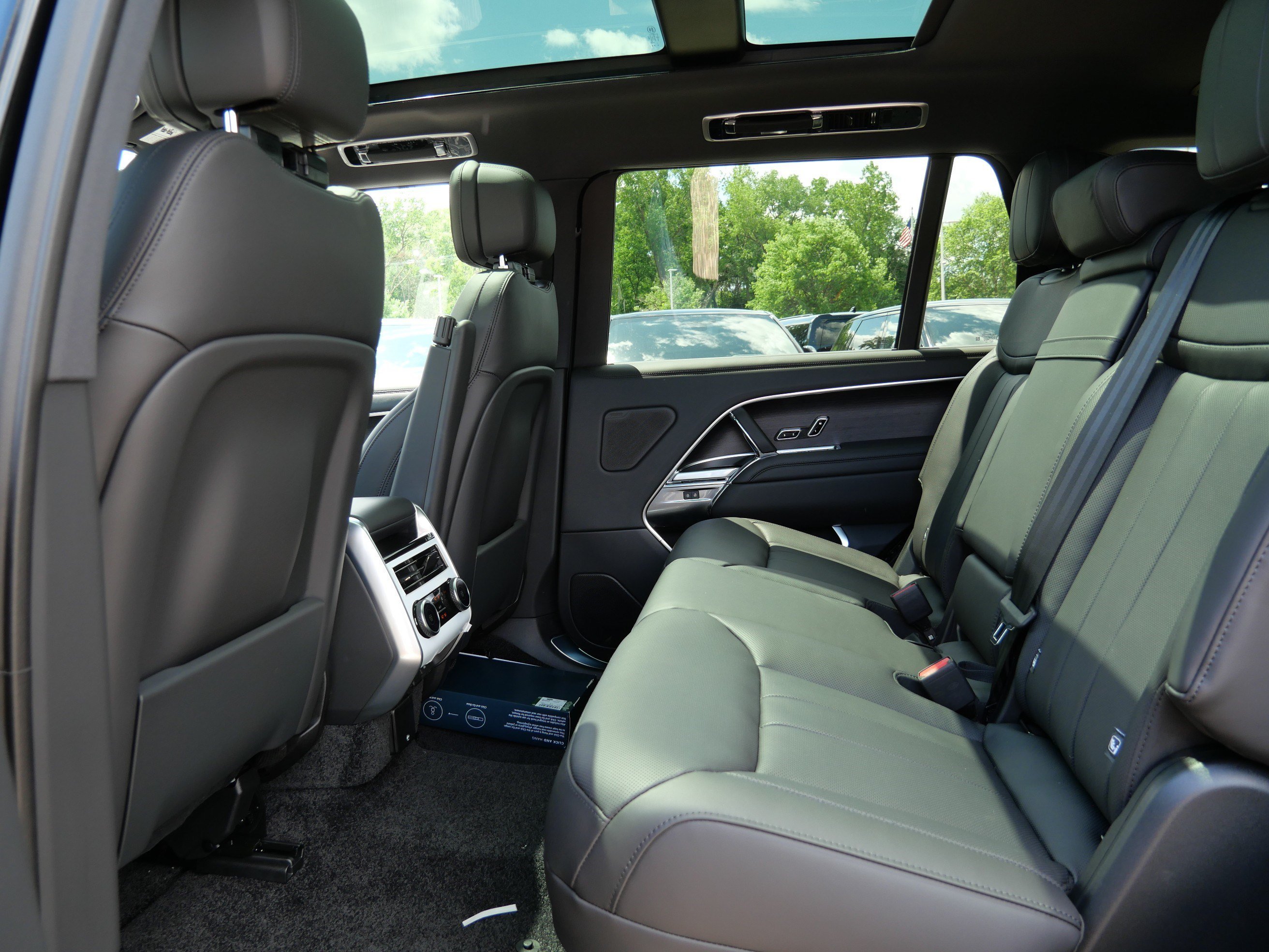 New 2026 Santorini Black Land Rover SE image 6