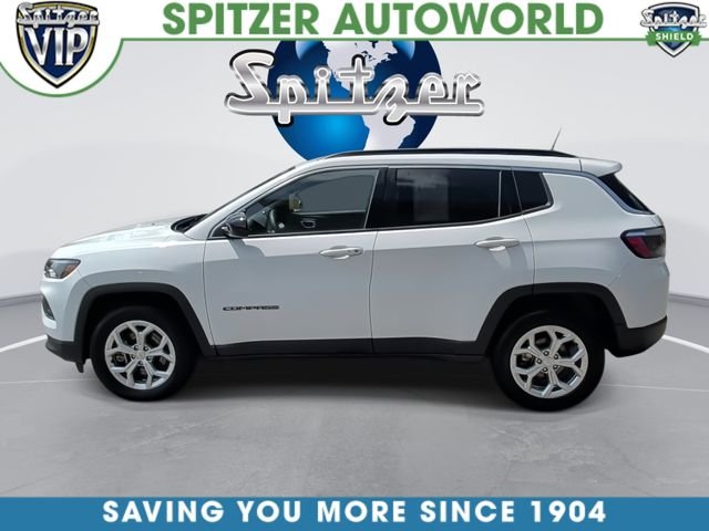 Used 2024 White Jeep Latitude image 6