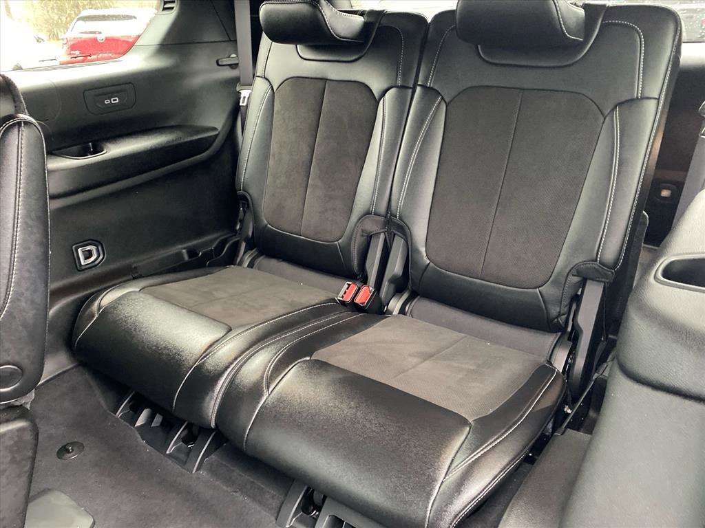 Used 2023 Diamond Black Crystal Pearlcoat Jeep Altitude image 23