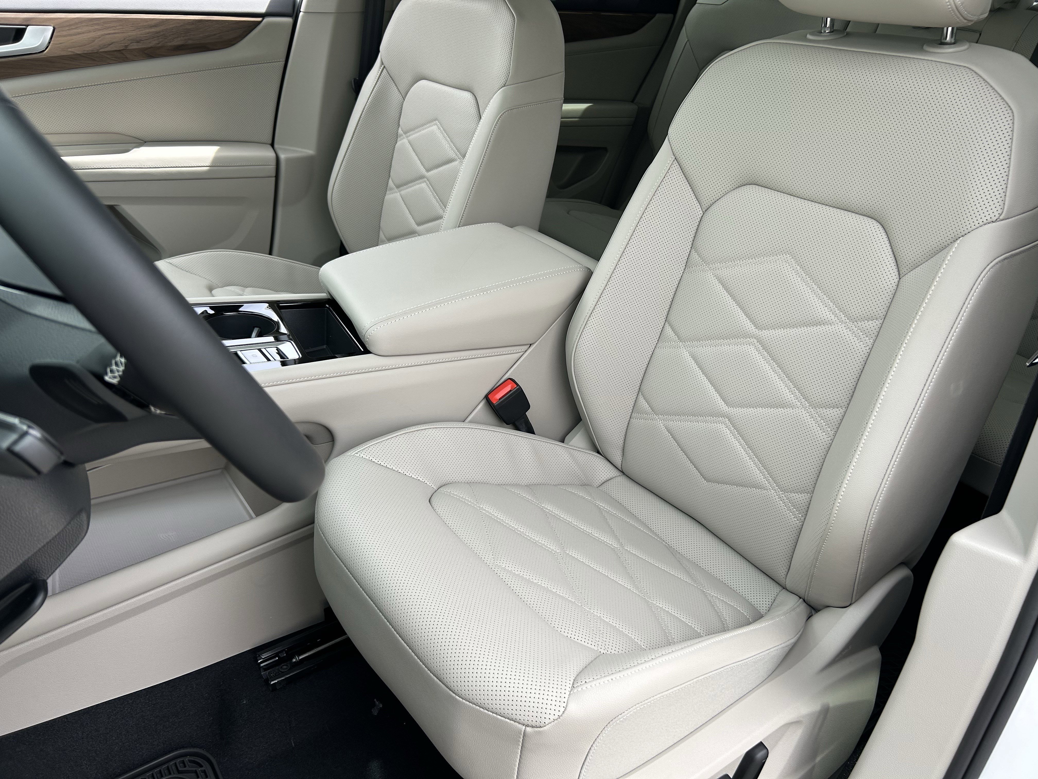 New 2026 Opal White Pearl Volkswagen 2.0T SE w/Technology image 16