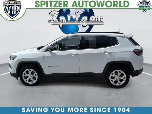 Used 2024 White/off-white Jeep Latitude image 6