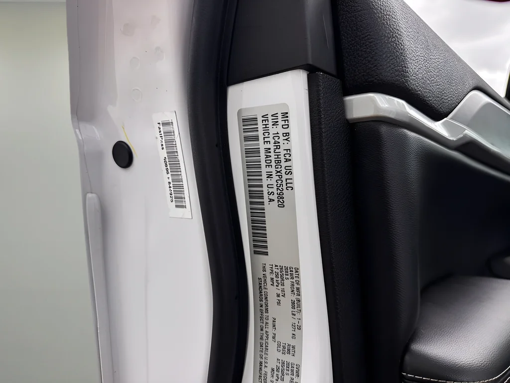 Used 2023 White Jeep Limited image 22