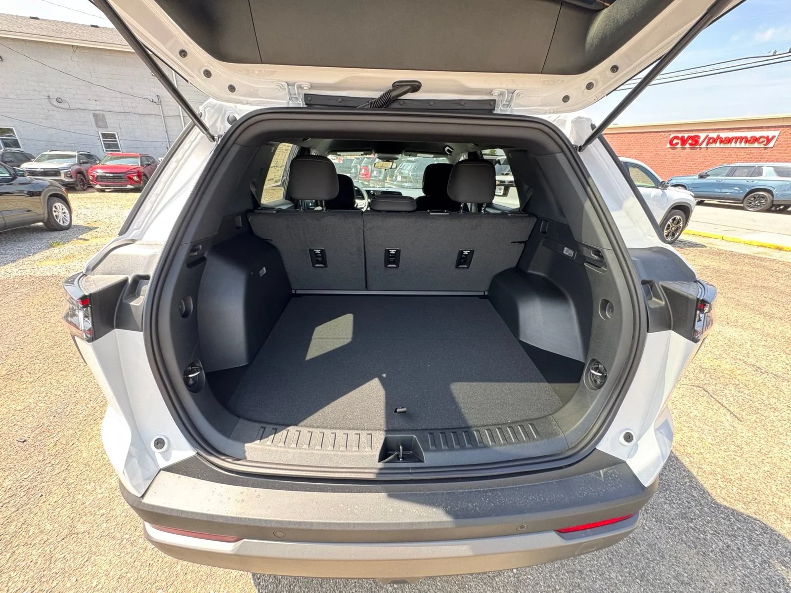 2027 Chevrolet Equinox LT - Photo 28