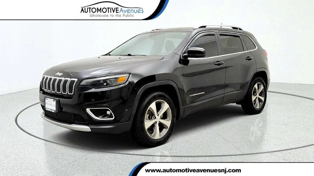 Used 2021 Diamond Black Crystal Pearlcoat Jeep Limited 4x4 w/ Leather image 1