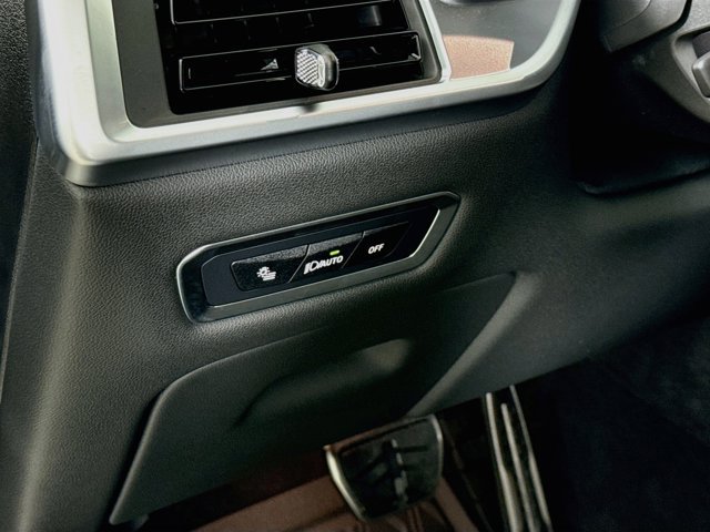 Used 2027 Gray Metallic BMW xDrive40i image 10