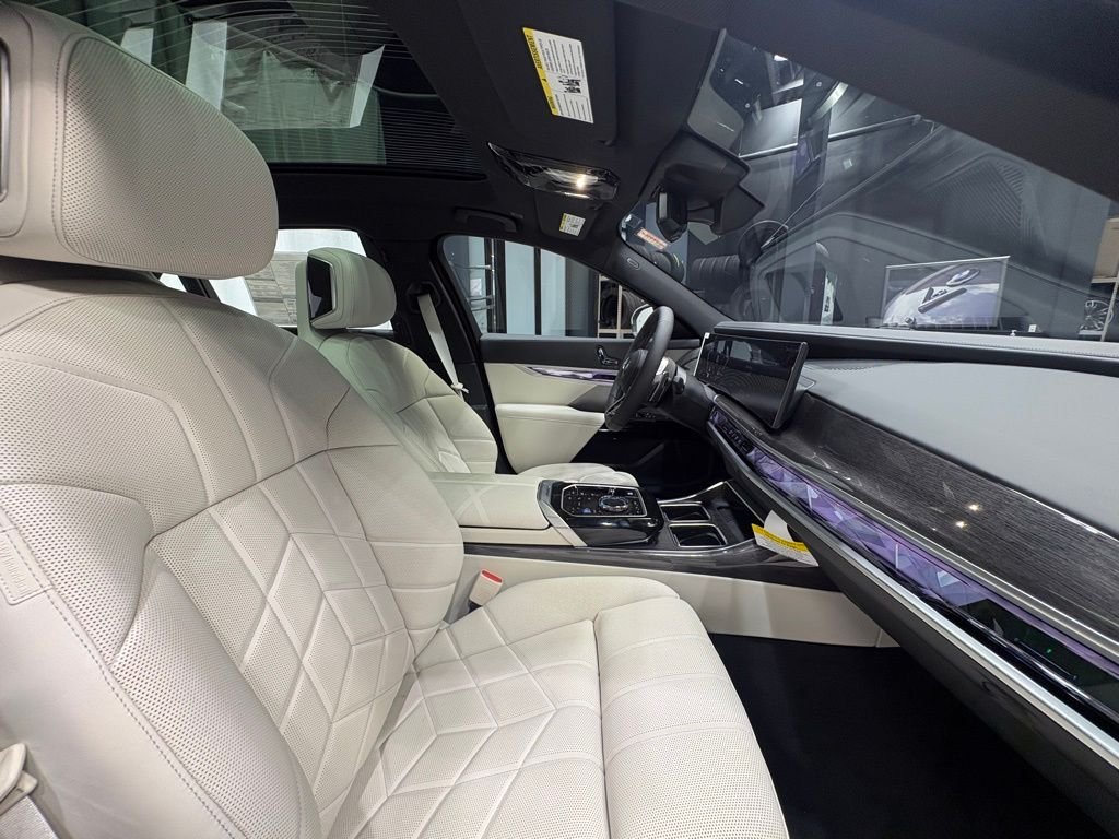 Used 2026 Gray BMW 760i xDrive image 26