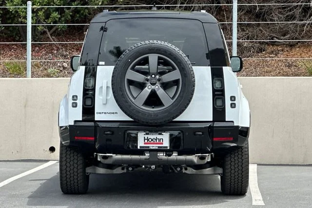 New 2026 Fuji White Land Rover X-Dynamic SE image 4