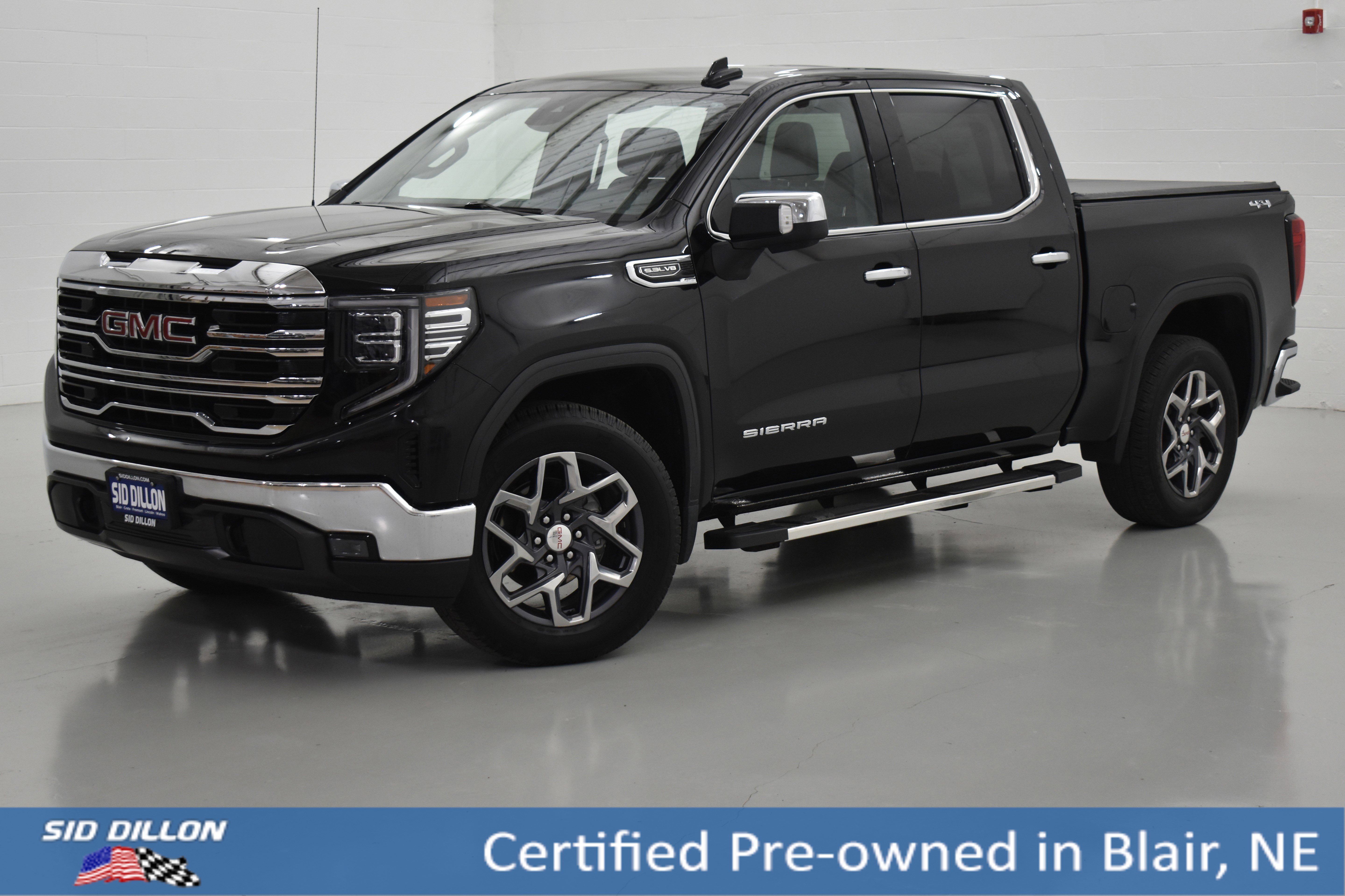 2022 GMC Sierra 4WD Crew Cab Short Box SLT's photo