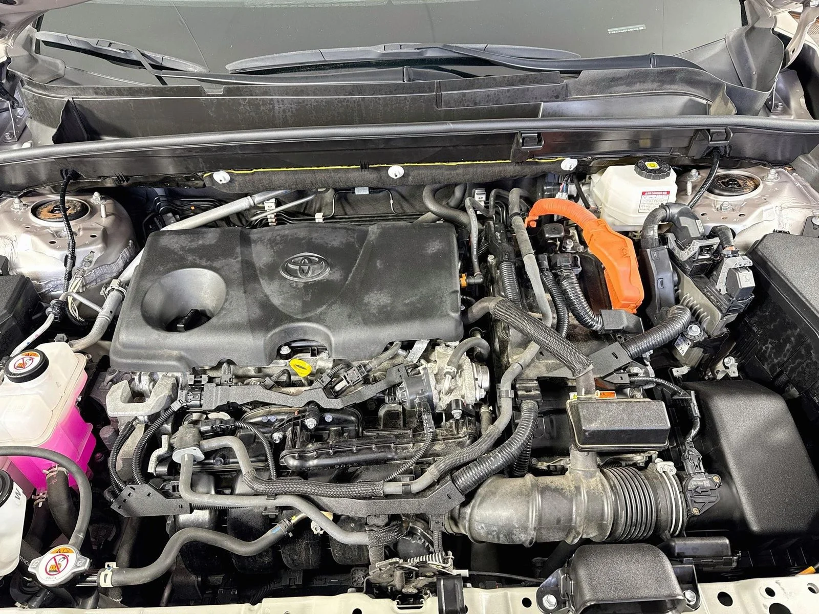 Certified Used 2023 Silver Toyota LE image 28