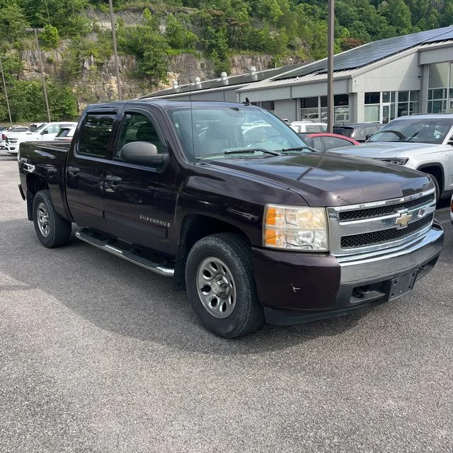Used 2008 Red Chevrolet LS image 8