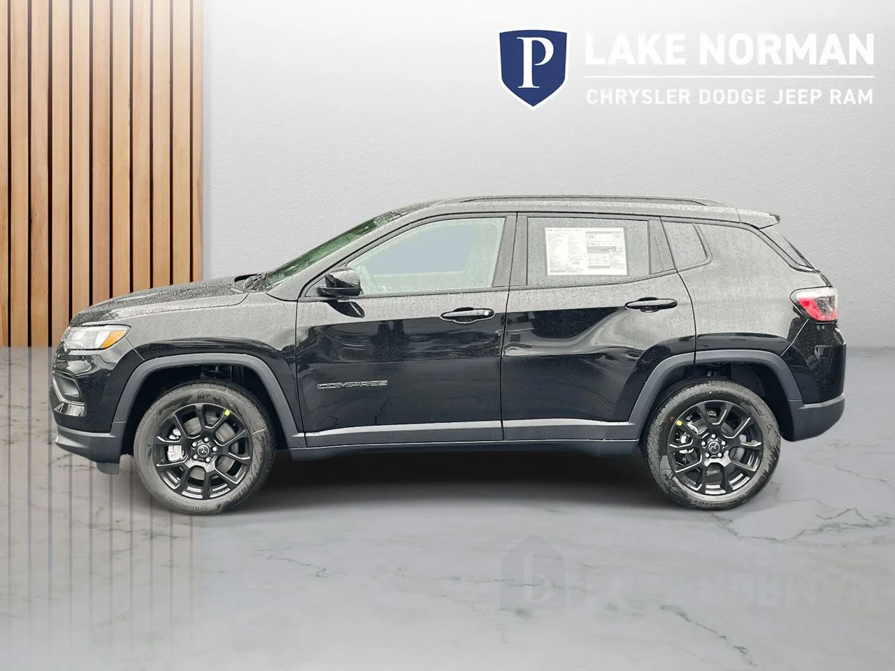 New 2026 Diamond Black Crystal Pearl-Coat Exterior Paint Jeep Latitude image 6