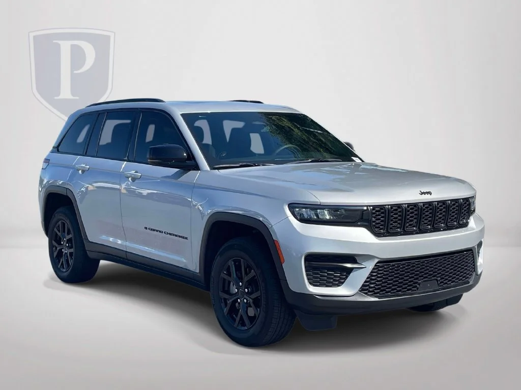 Used 2024 Silver Jeep Altitude X image 2