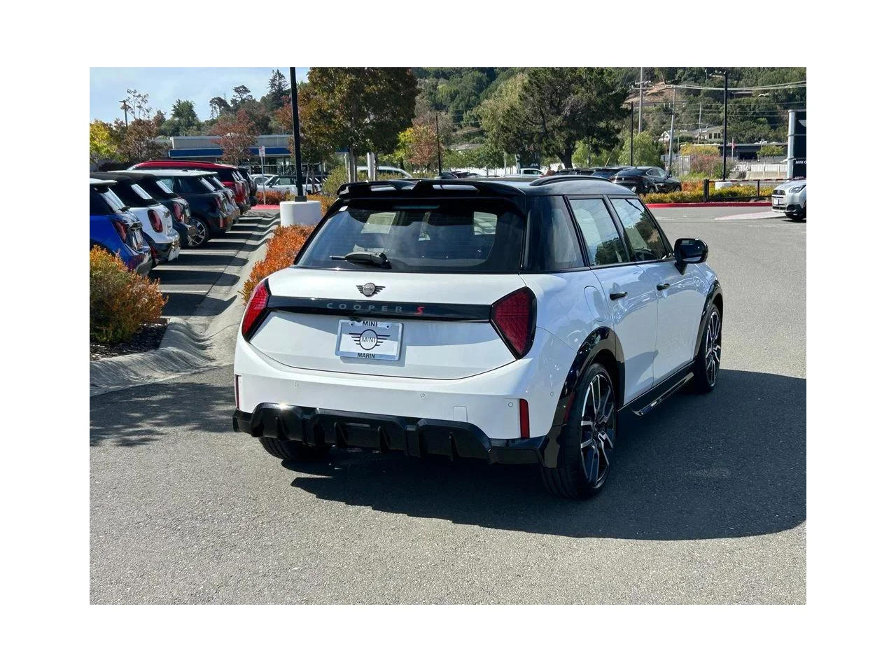 New 2026 Nanuq White Metallic MINI ICONIC image 5