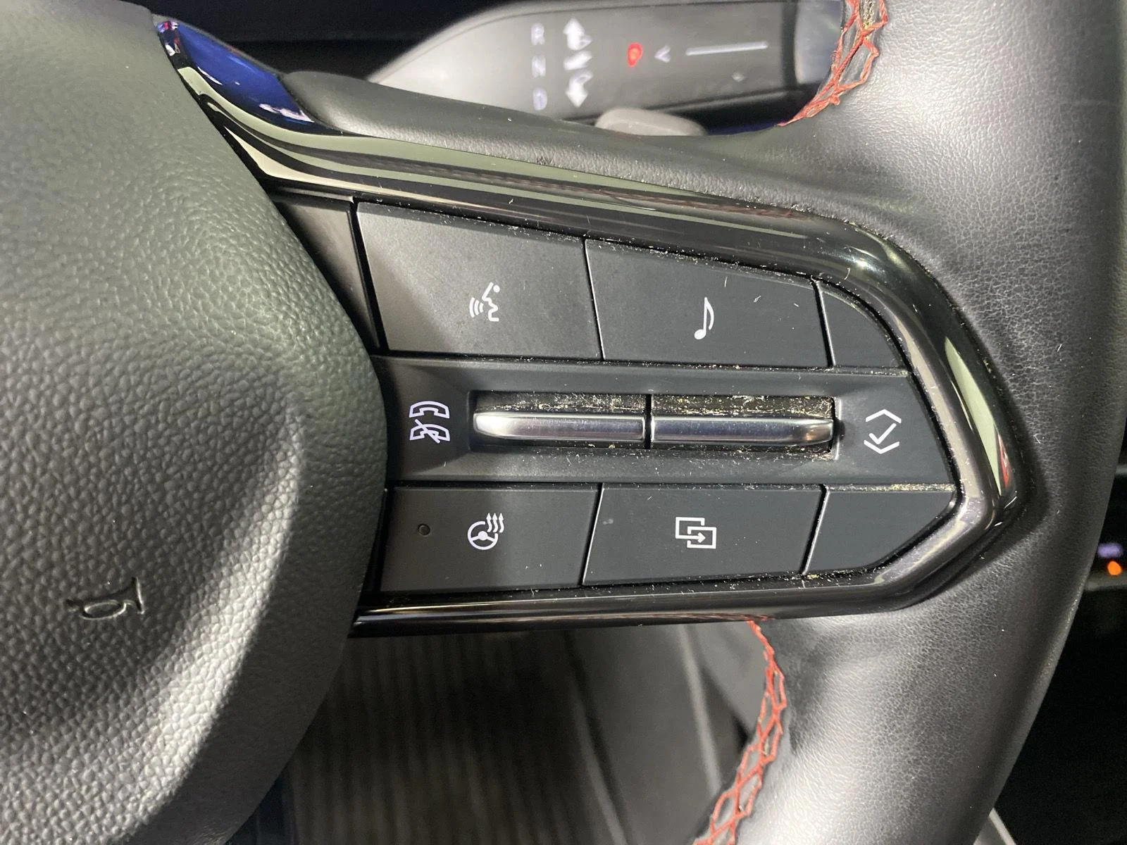 Used 2024 Mosaic Black Metallic Chevrolet AWD RS image 18