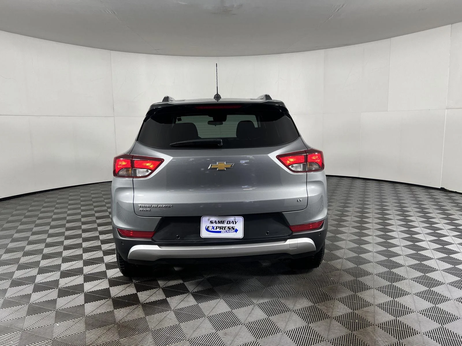 Used 2024 Sterling Gray Metallic Chevrolet LT image 7